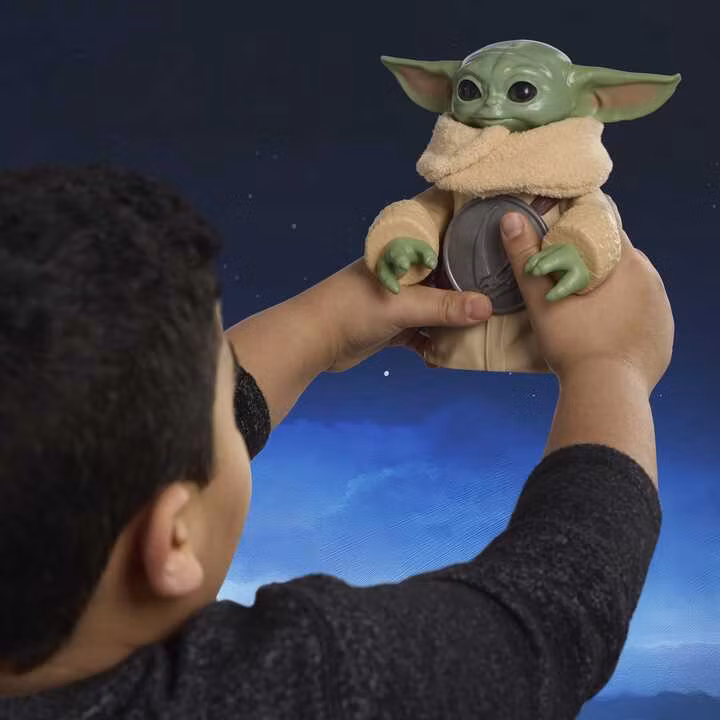 Star Wars: The Mandalorian & Grogu Electronic Action Figure Huggin' Grogu & Anzellan