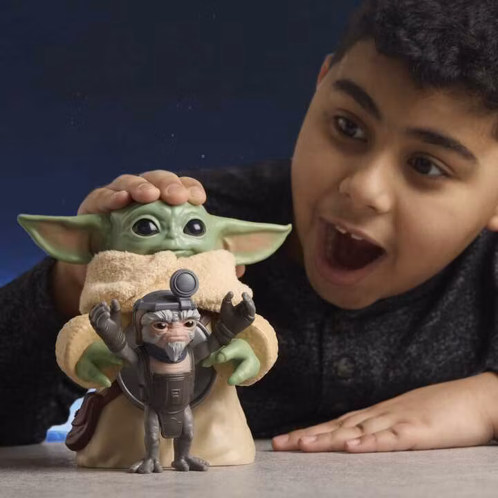 Star Wars: The Mandalorian & Grogu Electronic Action Figure Huggin' Grogu & Anzellan