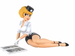 Natacha Pause Lecture Resin Statue