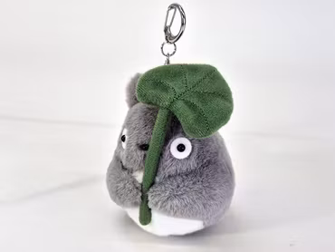 My Neighbor Totoro Nakayoshi Keychain Big Totoro with Leaf