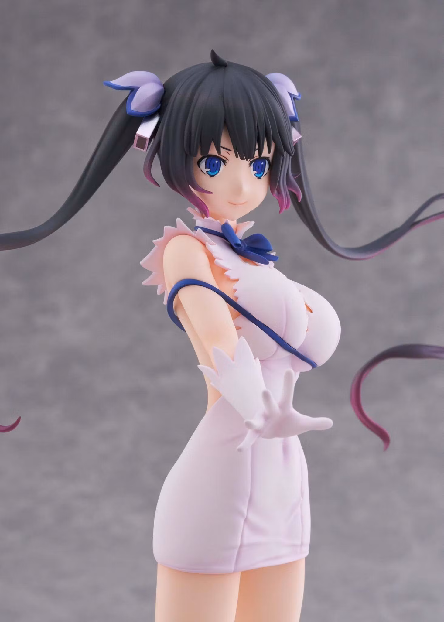 Is It Wrong to Try to Pick Up Girls in a Dungeon? V Hestia (Divinity Unleashed Limited Edition Ver.) 1/7 Scale Figure