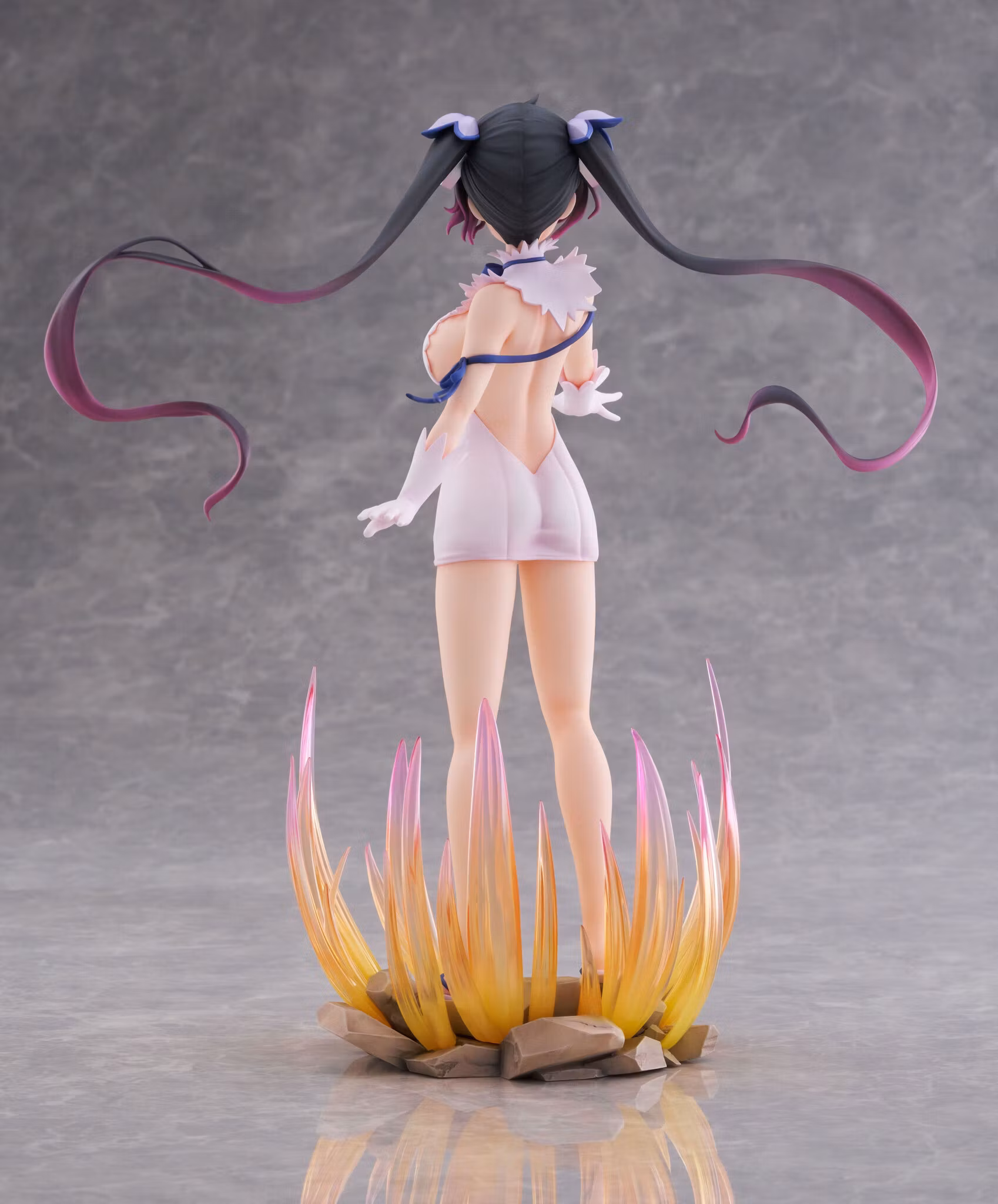 Is It Wrong to Try to Pick Up Girls in a Dungeon? V Hestia (Divinity Unleashed Ver.) 1/7 Scale Figure