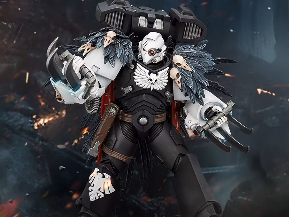 Warhammer 40,000 Raven Guard Chapter Master Aethon Shaan with Claws of Severax and Heavy Bolt Pistol 1/18 Scale Action Figure