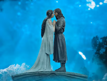 The Lord of the Rings Aragorn & Arwen Miniature Statue