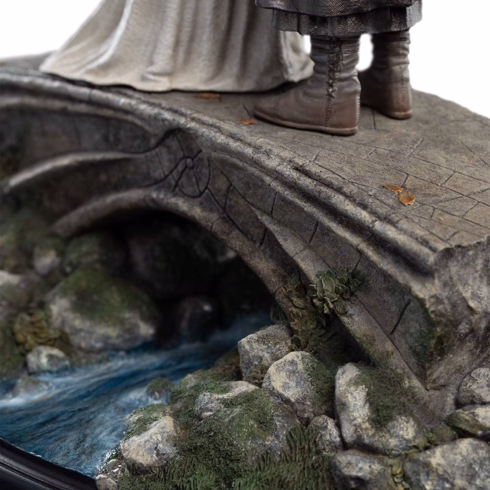 The Lord of the Rings Aragorn & Arwen Miniature Statue