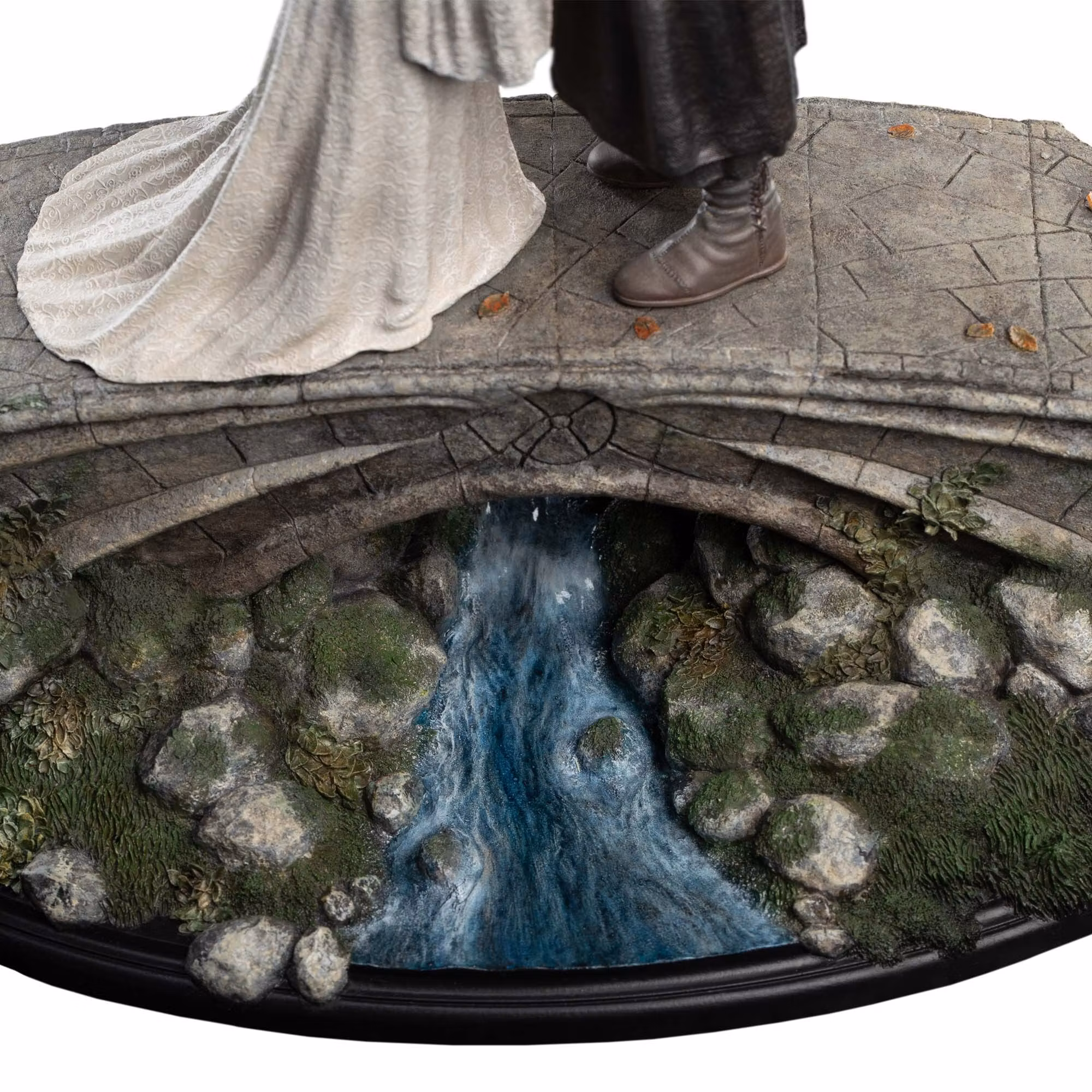 The Lord of the Rings Aragorn & Arwen Miniature Statue