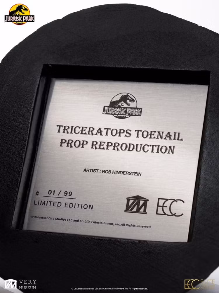 Jurassic Park 1/1 Replica Triceratops Toenail