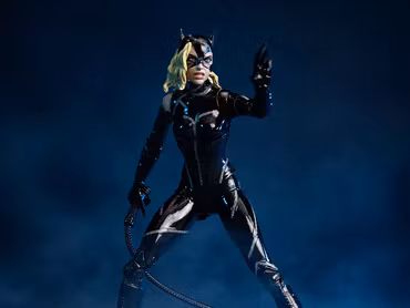 Batman Returns (1992) DC Multiverse Catwoman (Battle Damage) Action Figure (Deluxe Theatrical Edition)