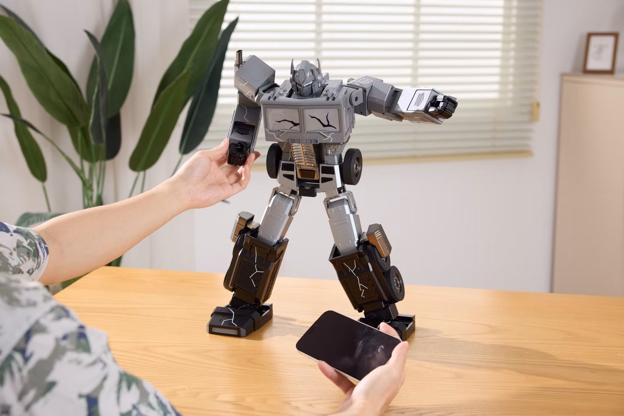 Transformers: The Movie 40th Anniversary Flagship Series Optimus Prime (Fallen Leader) Limited Edition Robot