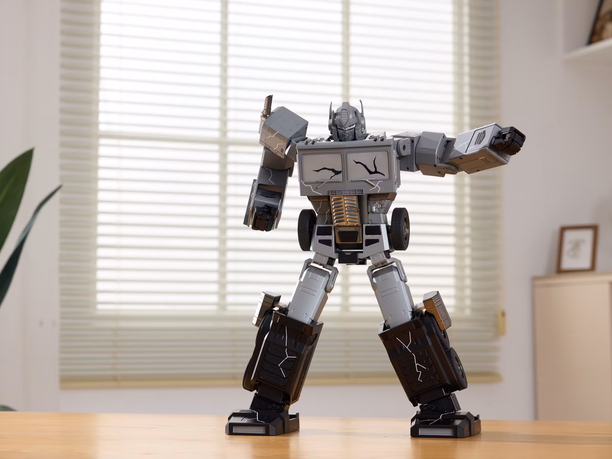 Transformers: The Movie 40th Anniversary Flagship Series Optimus Prime (Fallen Leader) Limited Edition Robot