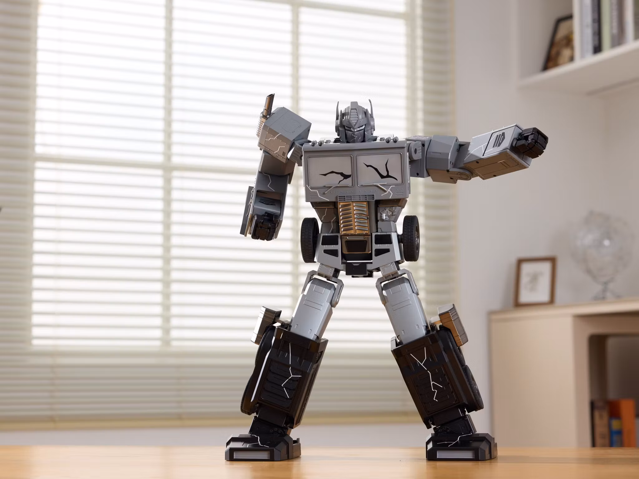 Transformers: The Movie 40th Anniversary Flagship Series Optimus Prime (Fallen Leader) Limited Edition Robot