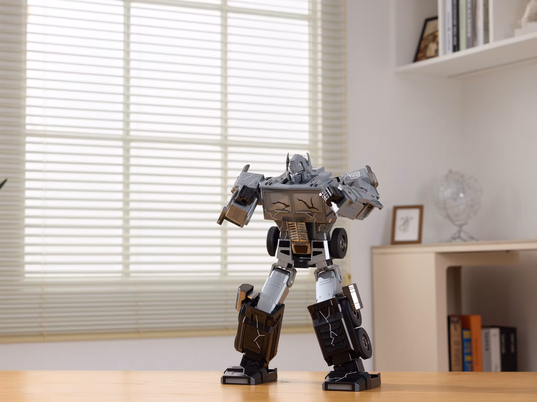 Transformers: The Movie 40th Anniversary Flagship Series Optimus Prime (Fallen Leader) Limited Edition Robot