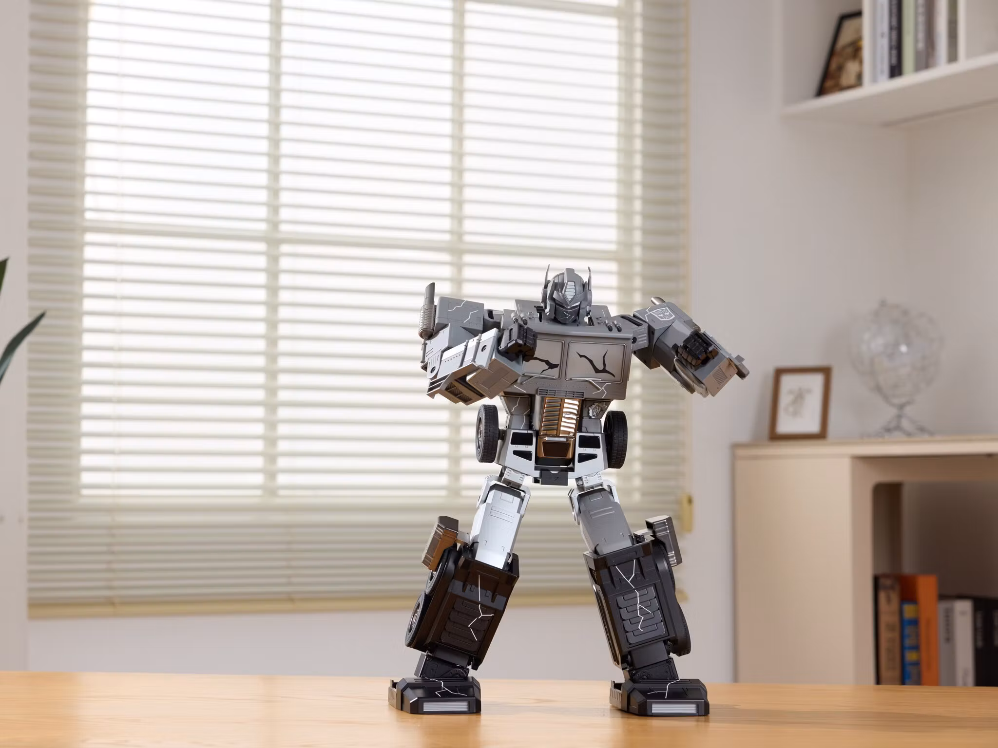 Transformers: The Movie 40th Anniversary Flagship Series Optimus Prime (Fallen Leader) Limited Edition Robot