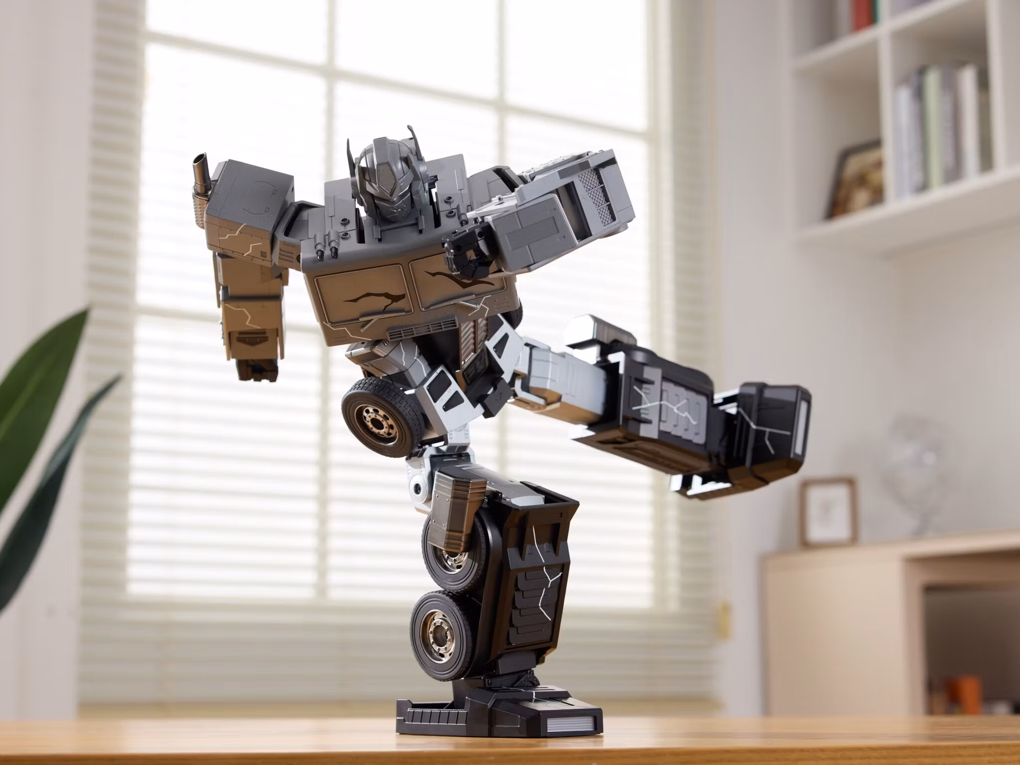 Transformers: The Movie 40th Anniversary Flagship Series Optimus Prime (Fallen Leader) Limited Edition Robot
