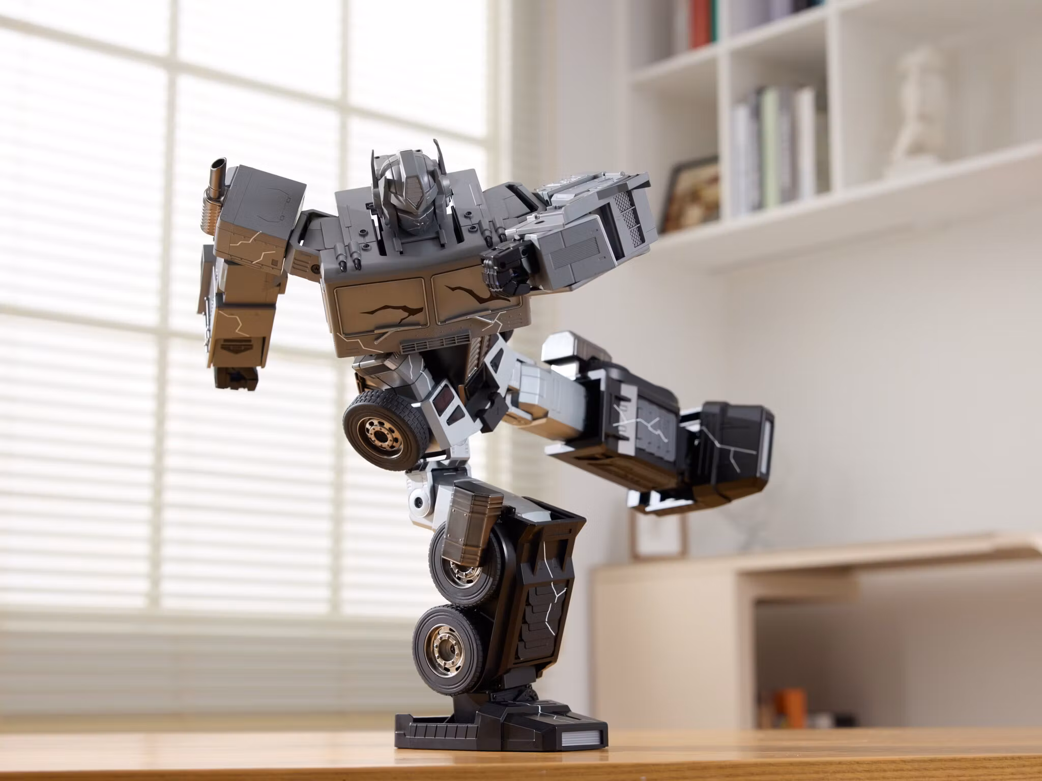 Transformers: The Movie 40th Anniversary Flagship Series Optimus Prime (Fallen Leader) Limited Edition Robot