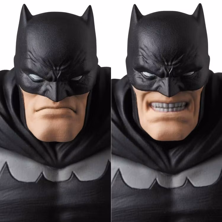 Batman: The Dark Knight Returns MAFEX No.106 Batman Action Figure