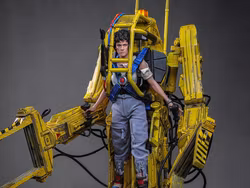 Aliens MMS923 Ellen Ripley & Power Loader 1/6th Scale Collectible Figure and Vehicle Accessory