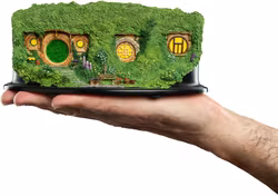 The Lord of the Rings Hobbit Hole Bag End (Illuminated Edition) Miniature Environment