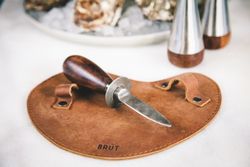 Ostronhandske  med kniv "Brut"
