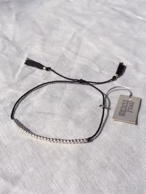 Armband (svart med silver) från Jewel Rocks