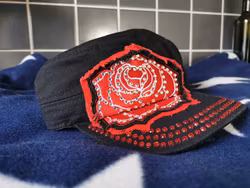 "Ros" keps svart