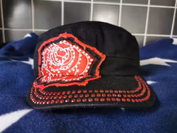 "Ros" keps svart