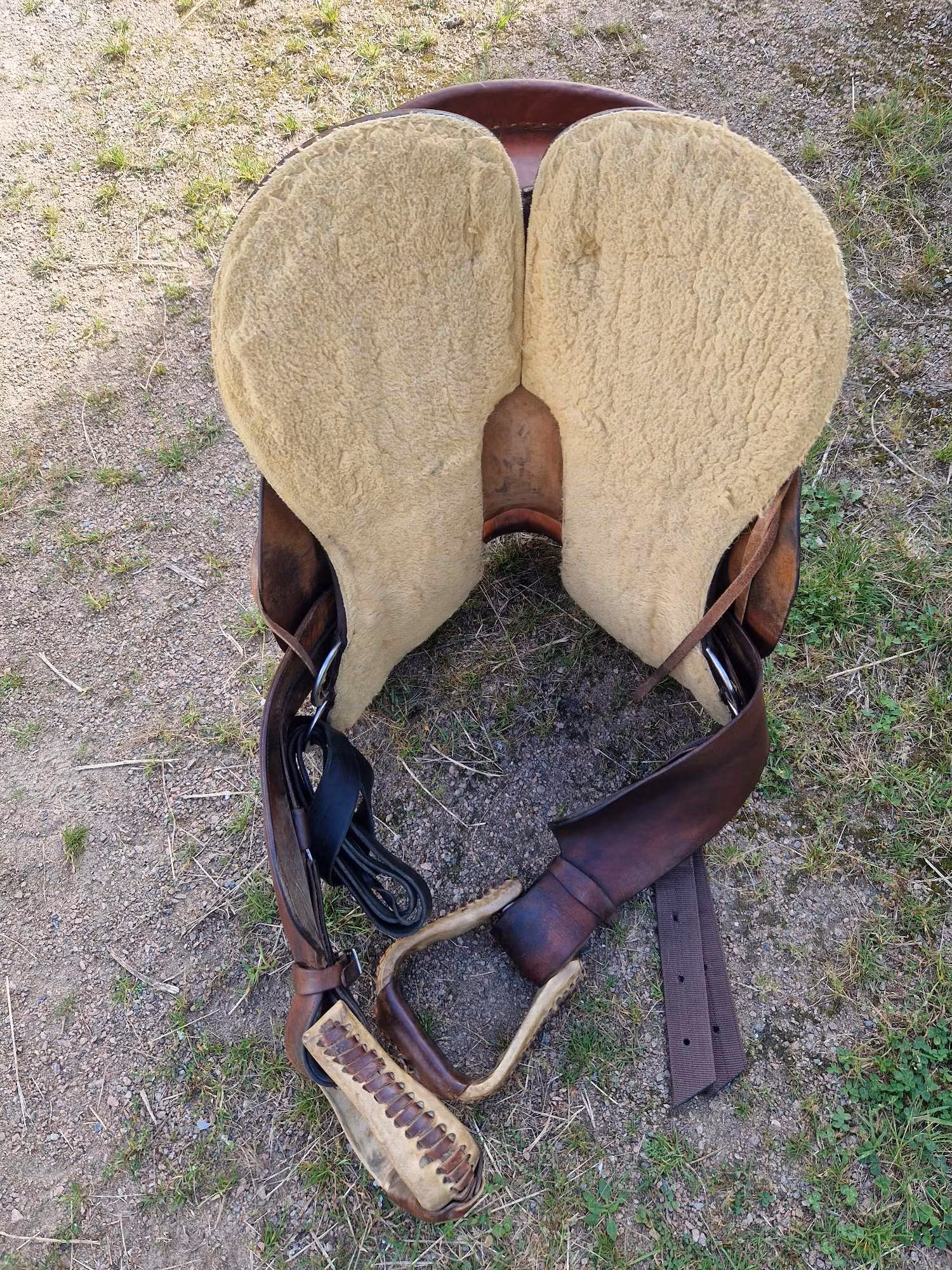 Nomad westernsadel med bredd Q bom och 16,5 tum