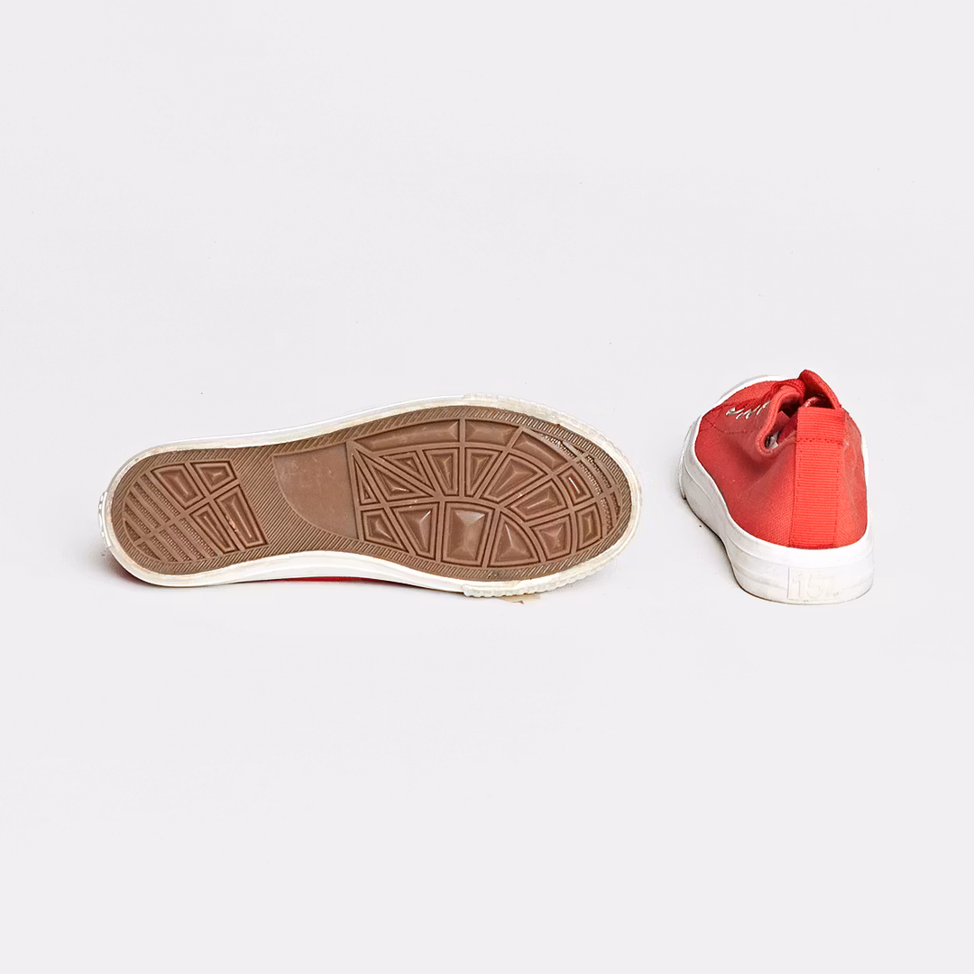 - Storlek 35 -