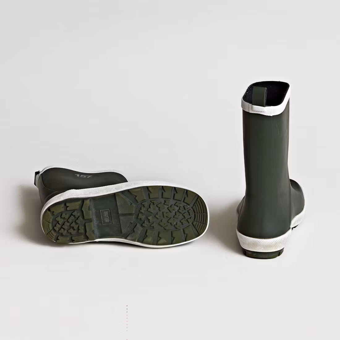 - Storlek 32/33 -