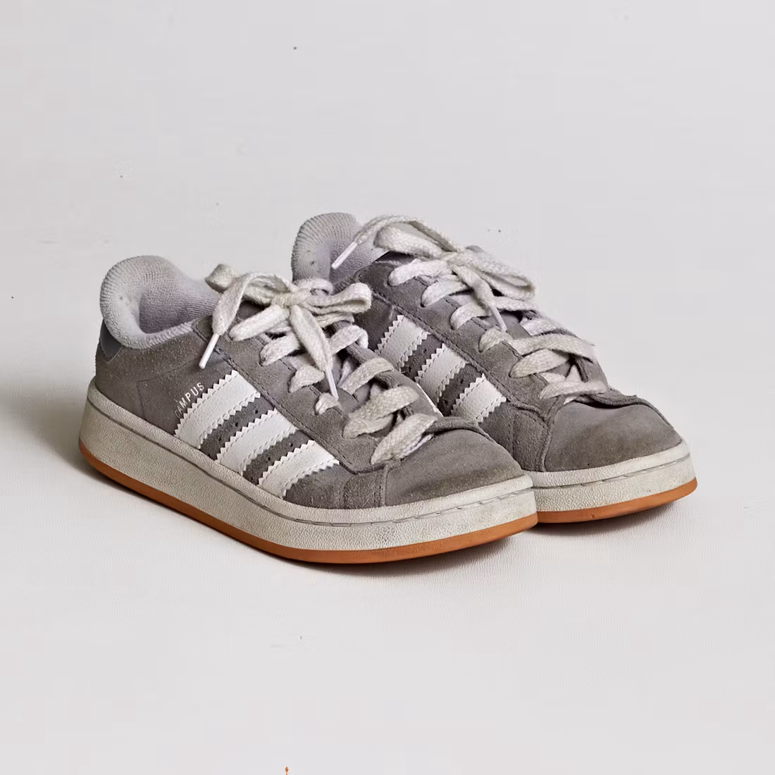 - Storlek 33,5 -