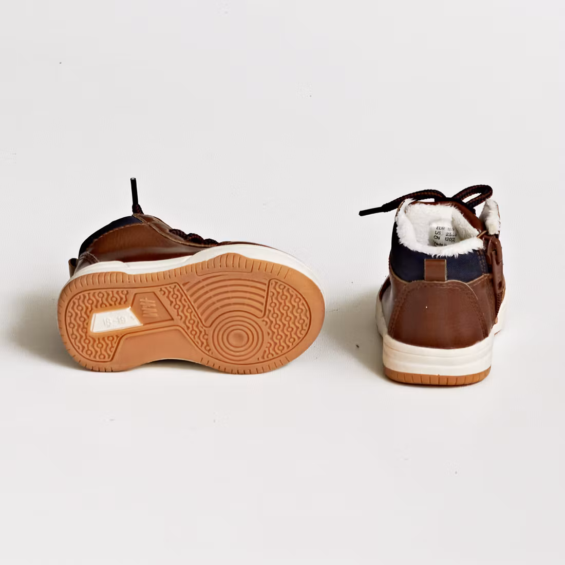 Fodrade sneakers - H&M - Storlek 18/19