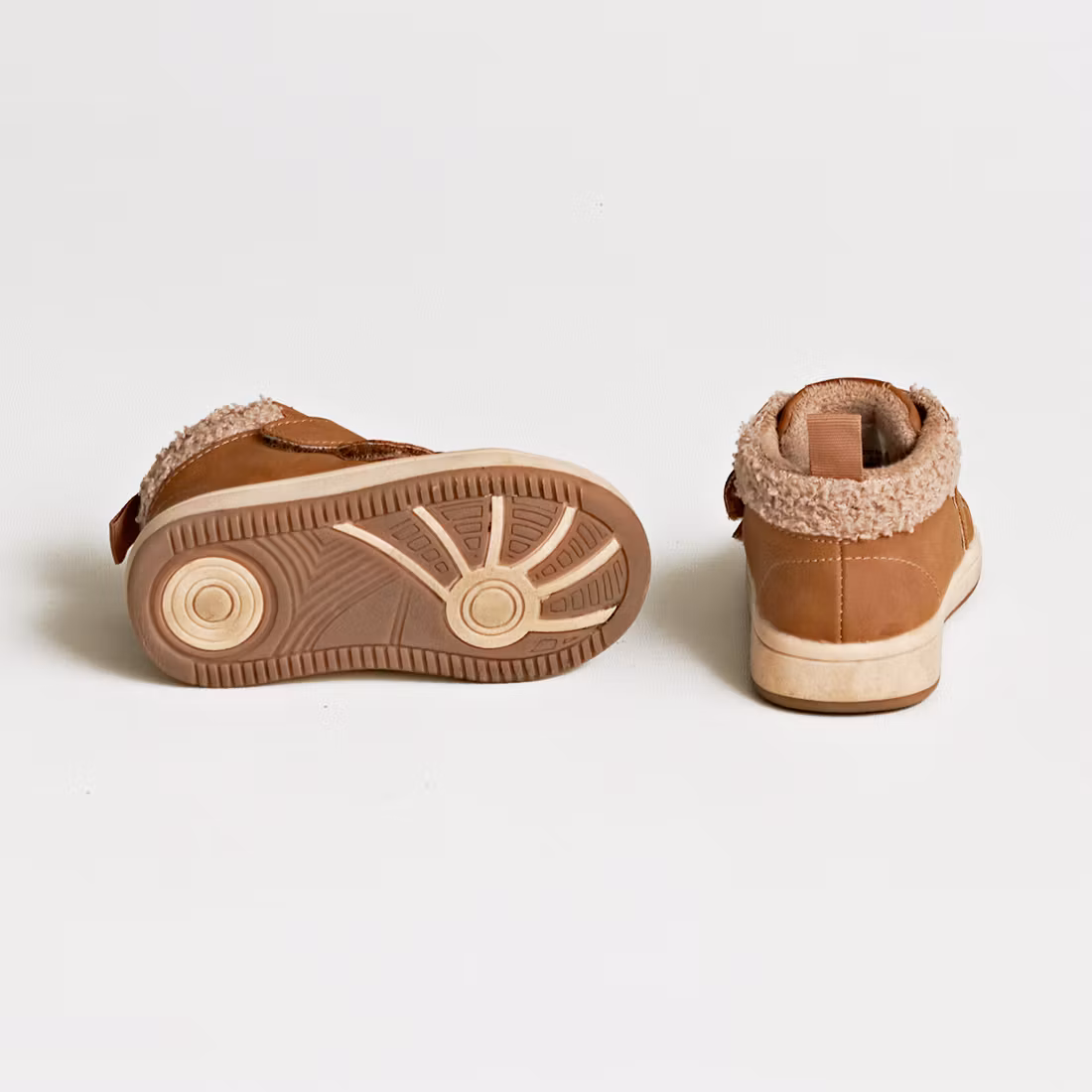 Fodrade sneakers - H&M - Storlek 20/21