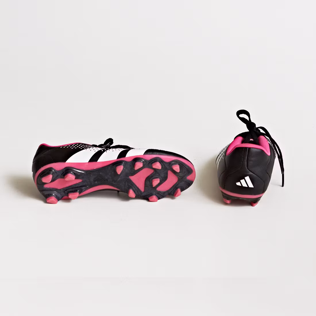 Fotbollsskor - Adidas - Storlek 31