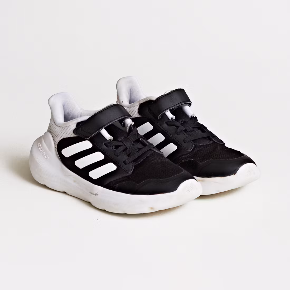 Sneakers - Adidas - Storlek 35