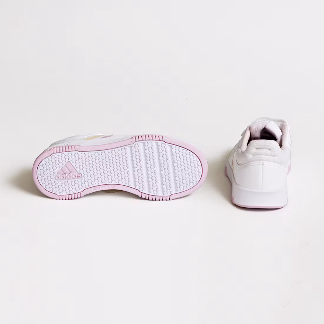 Sneakers - Adidas - Storlek 34
