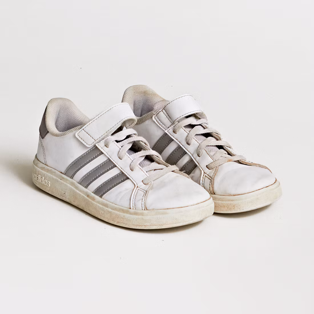 Sneakers - Adidas - Storlek 33