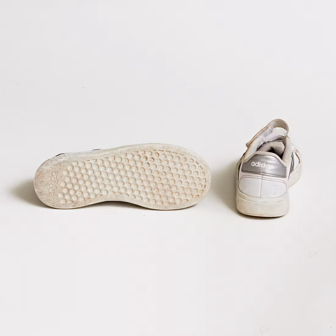 Sneakers - Adidas - Storlek 33