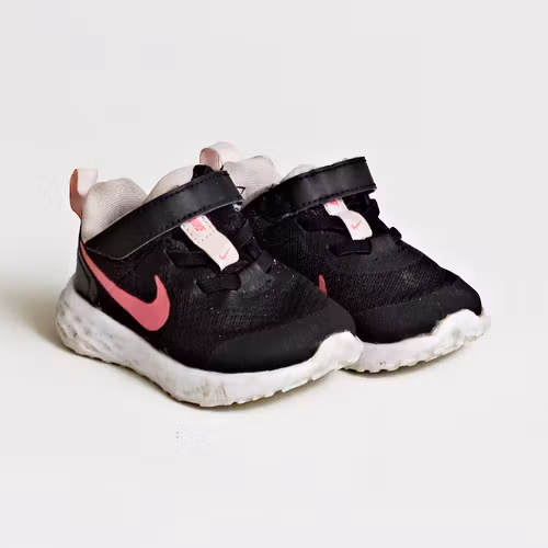 Sneakers - Nike - Storlek 22