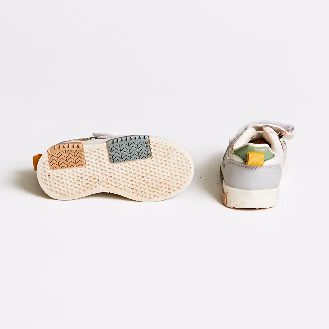 Sneakers - Storlek 24
