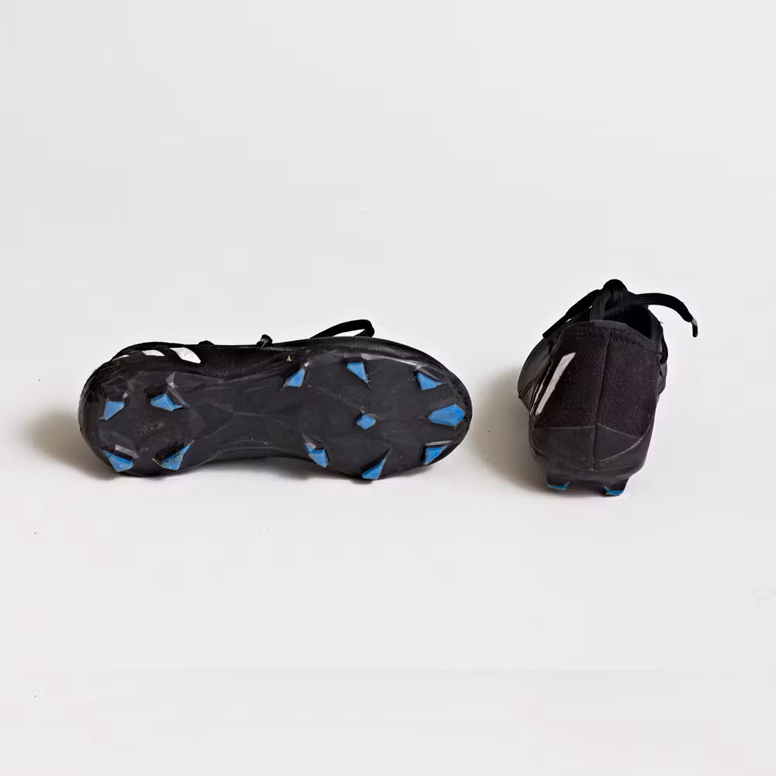 Fotbollsskor - Adidas - Storlek 31
