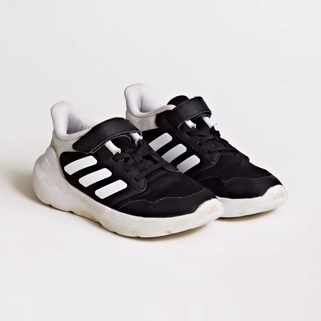 Sneakers - Adidas - Storlek 35