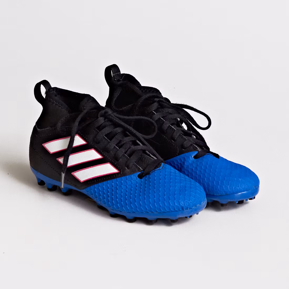 Fotbollsskor - Adidas - Storlek 35