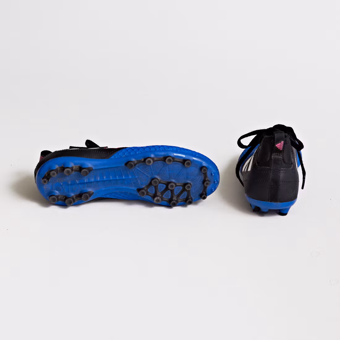 Fotbollsskor - Adidas - Storlek 35