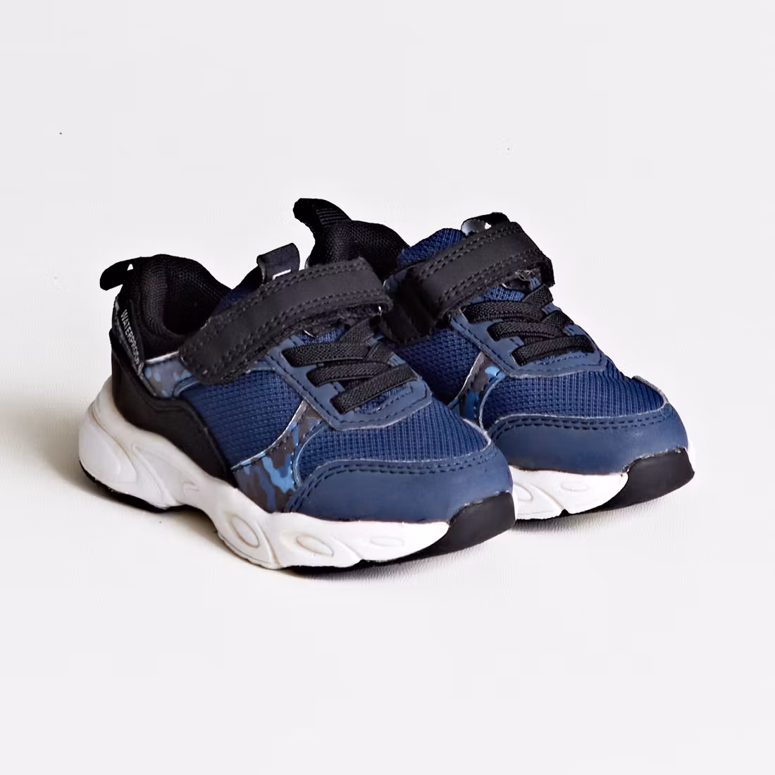 Sneakers - Linear - Storlek 22