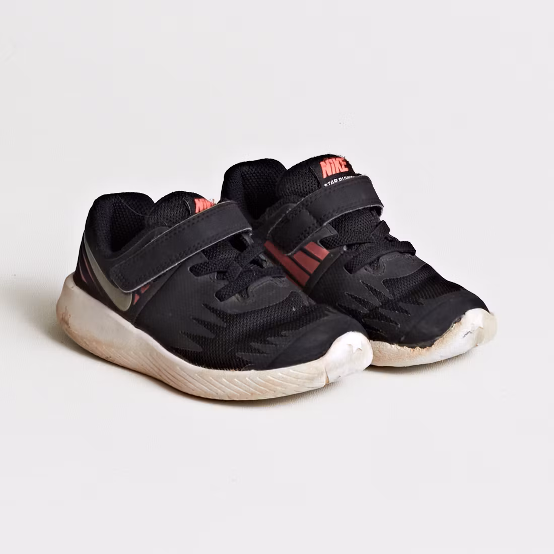 Sneakers - Nike - Storlek 26