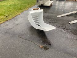 Smalskopa med galler i ryggen