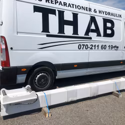 Kontaktledningsarm för grävmaskin/traktorgrävare