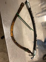 Pressning hydraulslang i verkstaden