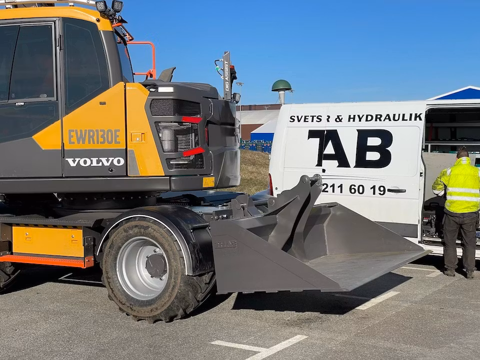 Black Week Deal Paket med Kombifäste STBM-S60 skopa och Fastmonterat fäste