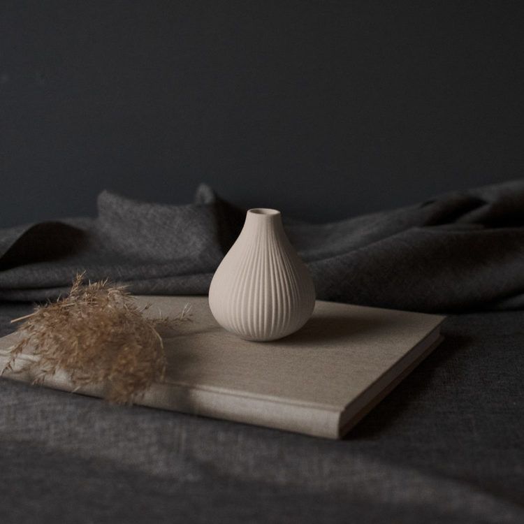 EKENÄS, liten beige keramikvas